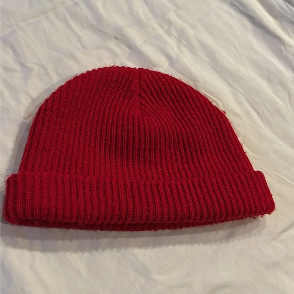 Red neff beanie - Picture 2 of 4